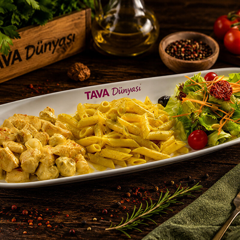 Köri Soslu Tavuk + Kremalı Penne + Akdeniz Salata