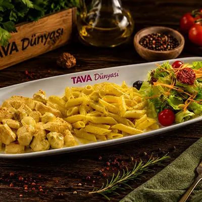 Köri Soslu Tavuk + Kremalı Penne + Akdeniz Salata